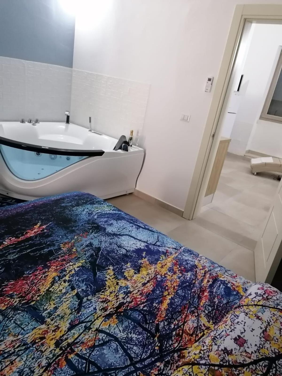 Bed&Dreams In Salento Bilocale Con Vasca Idromassaggio Guagnano Exterior foto